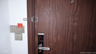 极品混血女神--性感混血美女过来参加简单的模特拍摄却发生了激情火辣的性爱，被大洋屌各种姿势猛干的高潮连连，看起来是真很爽啊❤️