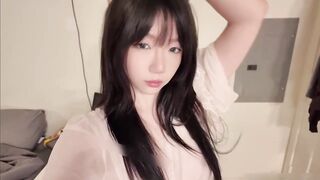 超级反差纯欲天花板女神！这颜值真的太顶级了，一副厌世御姐高冷脸，深喉吞精直接吸嘴里吞精了！