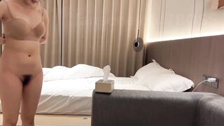【7BOSS探花】约了个白衣高颜值美乳妹子，69口交近距离特写掰穴大力猛操