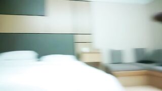 【利哥探花】花臂身材较小妹，打桩机暴力输出，给妹子干懵了