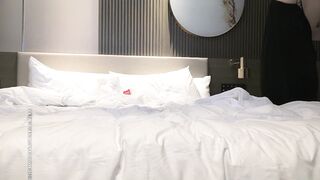 【小宝寻花】丰满身材花臂纹身妹子，掰穴特写口交后入抽插猛操呻吟娇喘