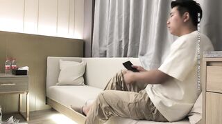 【小宝寻花】约了个牛仔短裤性感大奶妹子，撩起衣服舌吻摸奶口交上位骑乘猛操
