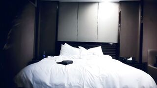 【赵总寻花】极品羞涩甜妹，深情相拥亲吻小嘴，洗澡后连干两炮