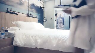 【赵总寻花】腰上有纹身的极品高颜值校花，性经验很少被操的使劲揪床单表情痛苦
