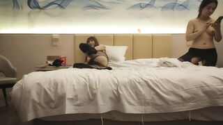 【小马探花】昨晚少妇返场带上姐妹双飞大战，双女黑丝边口边舔左右扣逼，骑乘猛操拉着手后入，中场休息再换个女干