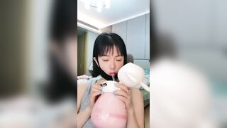 【最新自录极品尤物气质美女】细腰美乳身材超棒，全裸自慰