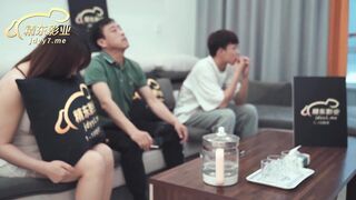 JD115  地主家的傻儿子.老父急切抱孙子.现场指导.父子齐上3P儿媳