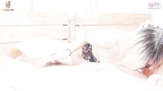 【极品淫交性爱-性癖学院s】新晋美少女 母狗调教精液的洗礼 皮革丝袜粉嫩白虎穴 紧致含茎抽刺泛浆 榨射，高清1080P原版无水印