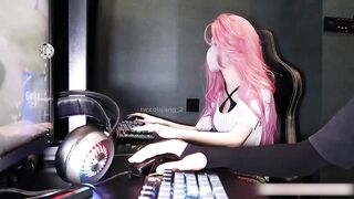 【极度性瘾】窈窕身材美少女【Cola酱】在线陪玩因技术太菜输了游戏，只能用身体来安抚客户，为了五星好评甘愿献身，高清1080P原版无水印