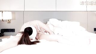 【风韵淫妻御姐-棉花糖糖】性感灰丝透肉情趣女仆 眼镜淫娃被肉棒控制 女上位骑乘宫口吸茎 内射阴道白色精浆，高清1080P原版无水印