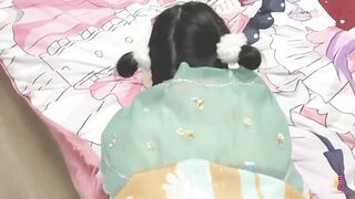 【可爱丸子头小萝莉】稚嫩邻家少女穿上汉服裙，主动翘起小屁屁让爸爸小骚穴，谁不喜欢这么主动的小骚母狗呢？，高清1080P原版无水印