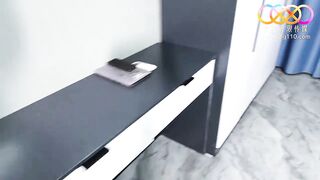 星空传媒XKTV125 星女优・萌崽儿 嫩妹署假兼职主动为客户提供性爱