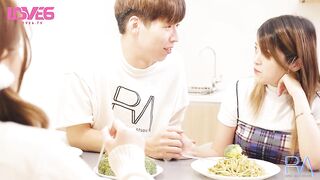【皇家华人RAS-102】【女高中生的诱惑.姐姐和我的穴穴谁的更紧了？】高清1080P原版首发【RAS-102】