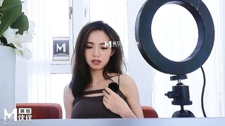 【长治传媒CZ-0002】麻豆代理【直播间的蚊】他把我咬得好痒，高清1080P原版首发【CZ-0002】