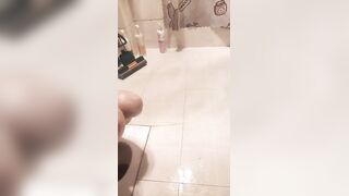 3P制服黑丝风骚学妹，露脸大秀让两个小哥各种玩弄，深喉草嘴口交菊花逼逼塞道具，淫声荡语草了骚逼干菊花