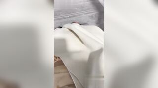 老婆闺蜜来我家做客 送她回家的时候被我拉到楼道里操了 跟我操女儿是同一个地方!