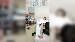 大家喜欢这种熟女吗？逼虽老服务却到位，所有服务来一遍口交内射通通来