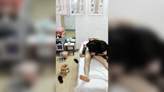 大家喜欢这种熟女吗？逼虽老服务却到位，所有服务来一遍口交内射通通来