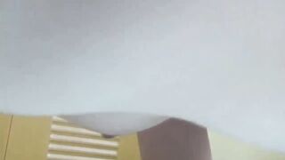 妹妹顺从地张开红唇，为他进行着深入的口交，舌尖灵巧地舞动，哥哥的欲望再也无法抑制