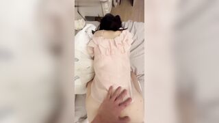 “哇你的逼逼好粉喔” 专约嫩妹约操粉衣白色小短裙美女，不仅声音动人，身材更是令人陶醉