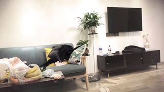 你轻点我怕又大又粗 啊啊好痛我逼小帮你撸出来吧 太厉害了你老婆受得了么