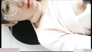 户外露出 淫荡教师办公室自慰第二部，为人师表脱光自慰，惊险刺激