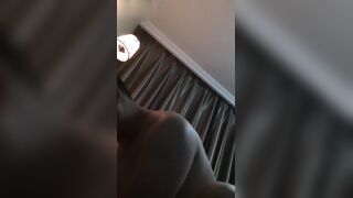 太原女大生黄英美，性欲很强的她遭男友外流，穿上渔网袜情趣内衣给男主口交