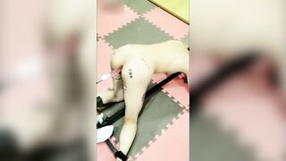 抖音 70 万粉丝网红 妹妹别哭 被金主绑在椅子上各种 SM 调教直播 其抖音已经停更！