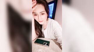 真实乱伦 喝点小酒有些醉了忍不住勾引了姐夫 被姐夫无套内射 身材很好的小姨子！