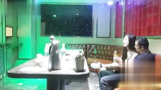 重庆真实商务KTV偷拍 帝王选妃场面 一排美女任意君挑选 不是包厢里不能搞 而是你的小费不够高！