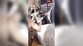 高颜值淫荡新娘合集视频流出 多年恩爱修成正果 开启淫妻之路 别人的老婆谁不喜欢呢？