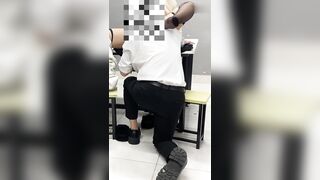 【真实】边开会边足交：舅妈被同事内射
