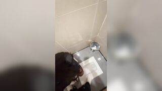 会喷水的亲姐姐-网吧里跳蛋调教姐姐直接在厕所打炮