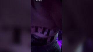 兄妹乱伦 和偷操半年的亲妹妹在KTV激情开操年纪小就是听话，这骚叫声也是没谁了，骨子里的贱货