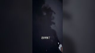 兄妹学校门口扒光内射粉嫩美鲍精液流出
