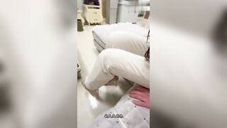妇女节姐姐放假回来在全家福下把她绑起来操，人前的气质女神此刻就是条发情的狗，连射两次狂操一小时，床单全给我喷湿了