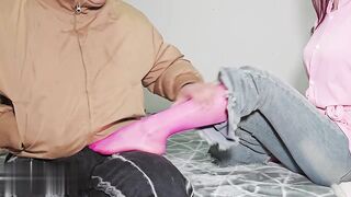 妹妹为了报答哥哥，化身性感红丝护士，紧致蜜穴被哥哥肉棒疯狂抽插内射