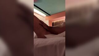 巨乳嫂子和兄乱伦 骚货和兄弟开房偷情 上了年纪都还如虎如狼