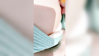淫荡继母工作回来，让我给她放松一下，本来以为是帮她按摩，没想到继母说的放松一下，竟然是让她高潮！