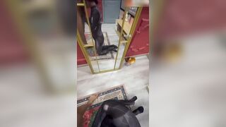 牛逼小哥和大嫂乱伦偷情被侄子捉奸，当着小侄子面操嫂子-侄子偷看我操他妈