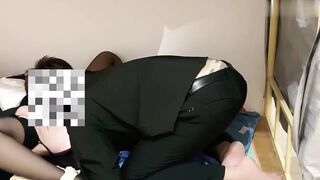 真实乱伦 阴阳颠倒外甥宿舍口爆舅妈吞下满嘴白浆 突破传统伦理道德观 体验到颤栗与兴奋