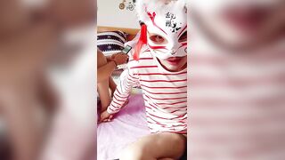 真实家庭乱伦 丈母娘疼女婿在家激情 需要女婿来满足她的欲望。