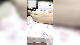 真实家庭乱伦 趁着嫂子看片自慰强劲了她