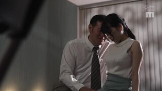MIDA-431 [中文字幕] 出差遇暴雨被迫相部屋全身湿透刚进浴室就被讨厌的上司用爆乳压制强暴了~ 杏津杏
