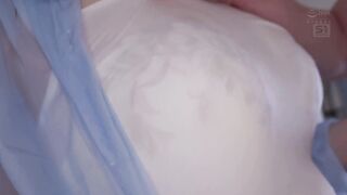 SNOS-024 [中文字幕] 雨中溼身的欲求不满人妻成功勾起了邻居大学生的欲火飢渴小穴被年轻肉棒狠狠幹了 -东实果