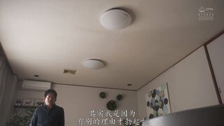 ADN-715 尽管为了怀孕而禁欲并积累精子，但当我和被大雨淋湿的嫂子单独在一起时，我无法控制自己的。梓ヒカリ