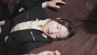 ADN-732 黑丝美脚女秘书被社长下药沦为饥渴的母狗被肏到失禁-白峰美羽