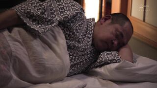 JUR-517 当娜＆无垢，G罩杯美人进化成成熟女性，获得双重独家发行！与丈夫做爱后，她总是被公公中出！さつき芽衣