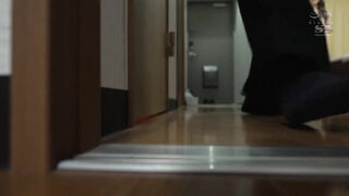 SSIS-211 [中文字幕] 如果眼前的風俗妹是超人氣AV女優的話要上嗎？還是不要上 三上悠亚