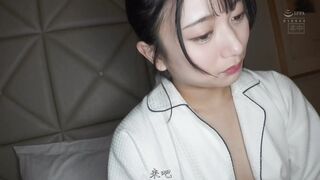 HMN-706 [中文字幕] 趁着儿子和妻子回老家探亲期间，我试着约了儿子幼儿园里一直觉得可爱的那位娇小女老师 - 北岡果林